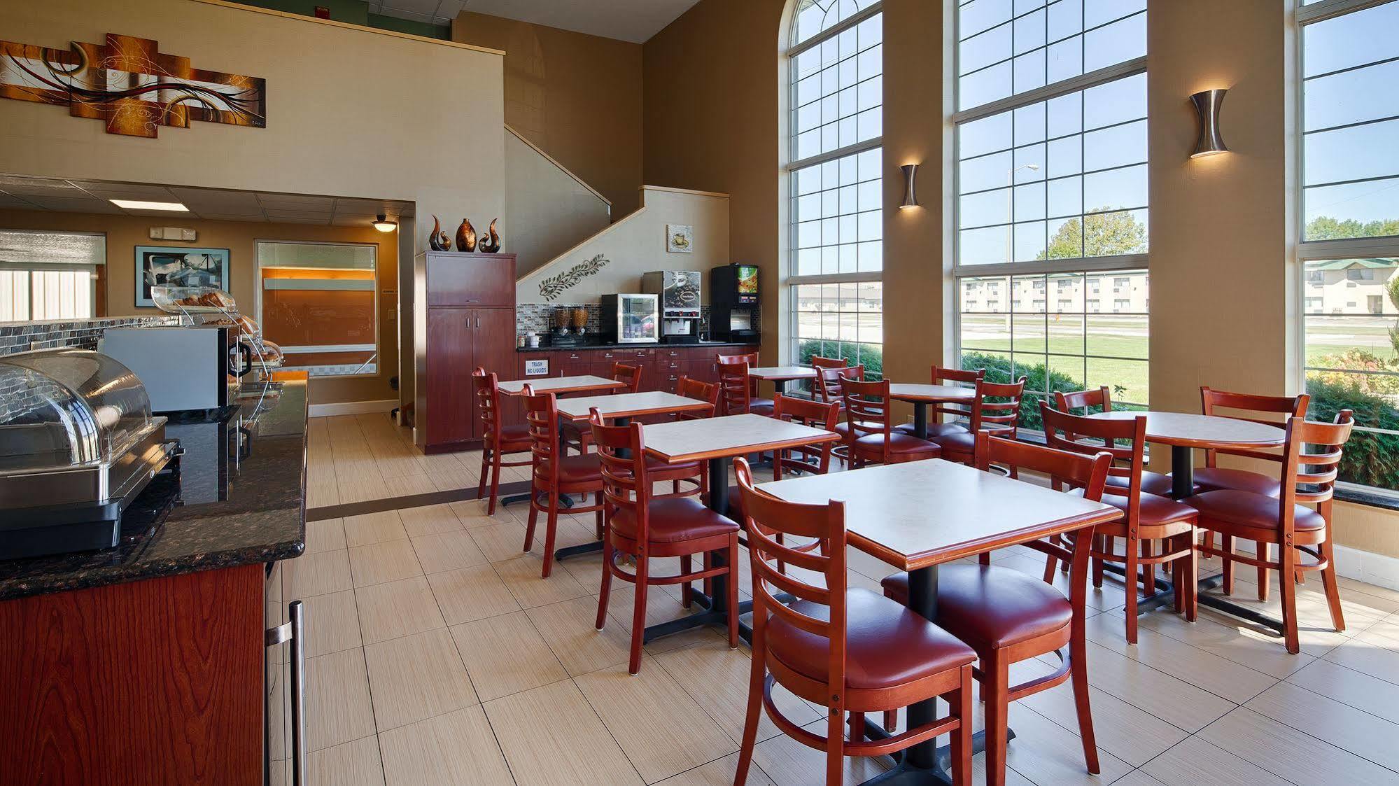 Western Airport Moline